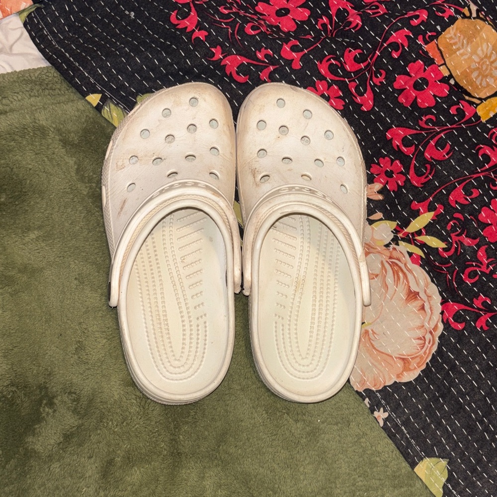 CROCS Classic White Clogs